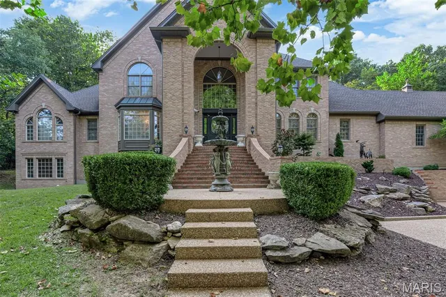 $1,699,000 | 5507 Elk Valley Estates Drive, St. Louis, MO 63128
