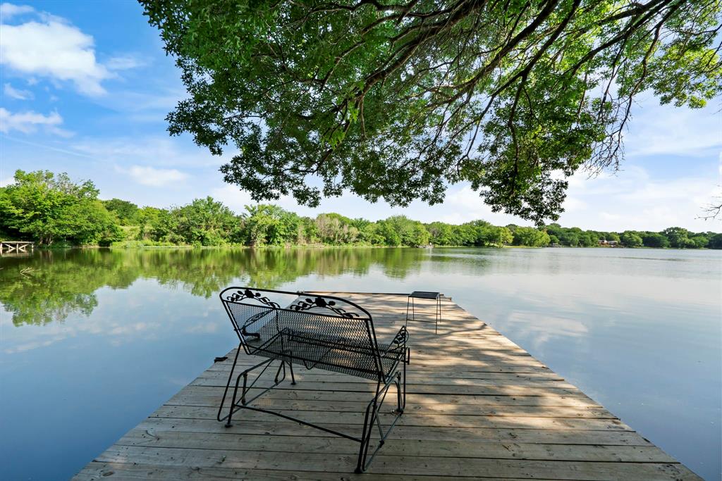 a wooden bench sitting next to a lake