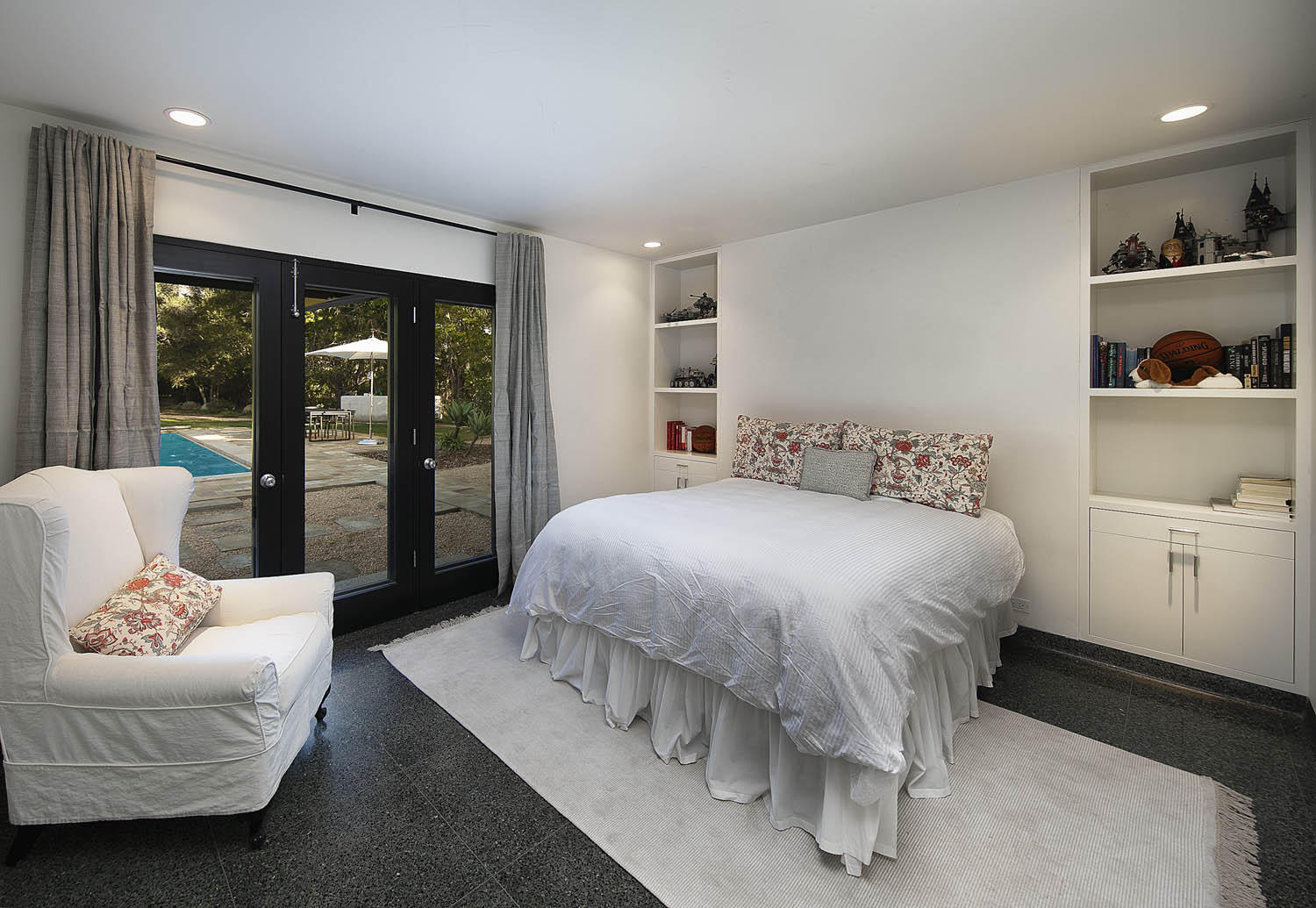 680 San Ysidro Road Montecito, CA 93108 - Photo 15 of 23 Guest suite