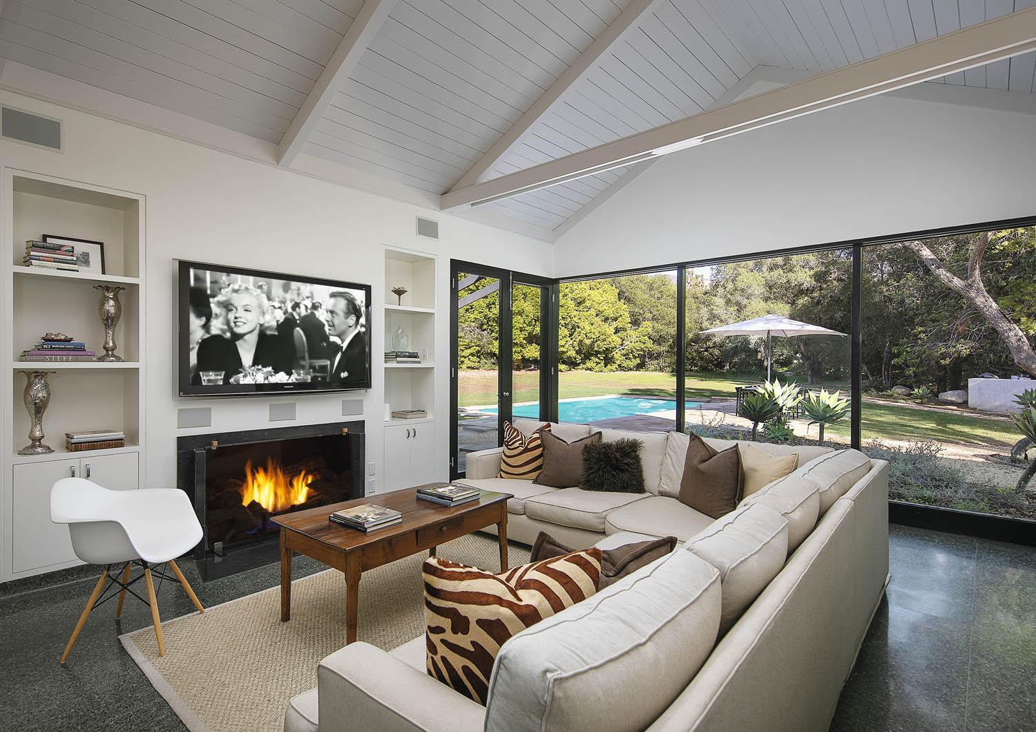 680 San Ysidro Road Montecito, CA 93108 - Photo 4 of 23 Living Room