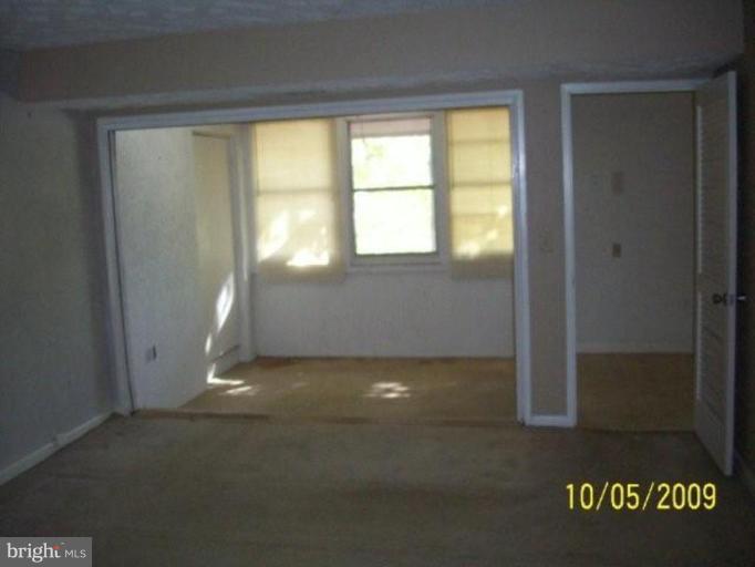9629 White Acre Road, Unit C2 Columbia, MD 21045 - Photo 3 of 6 Living Room