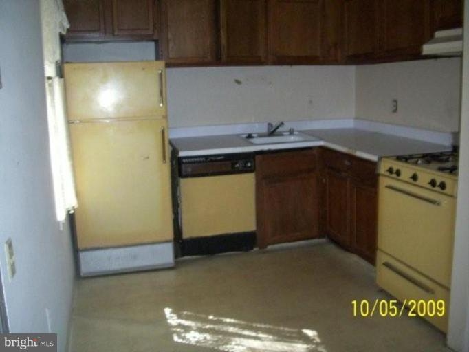 9629 White Acre Road, Unit C2 Columbia, MD 21045 - Photo 4 of 6 Kitchen
