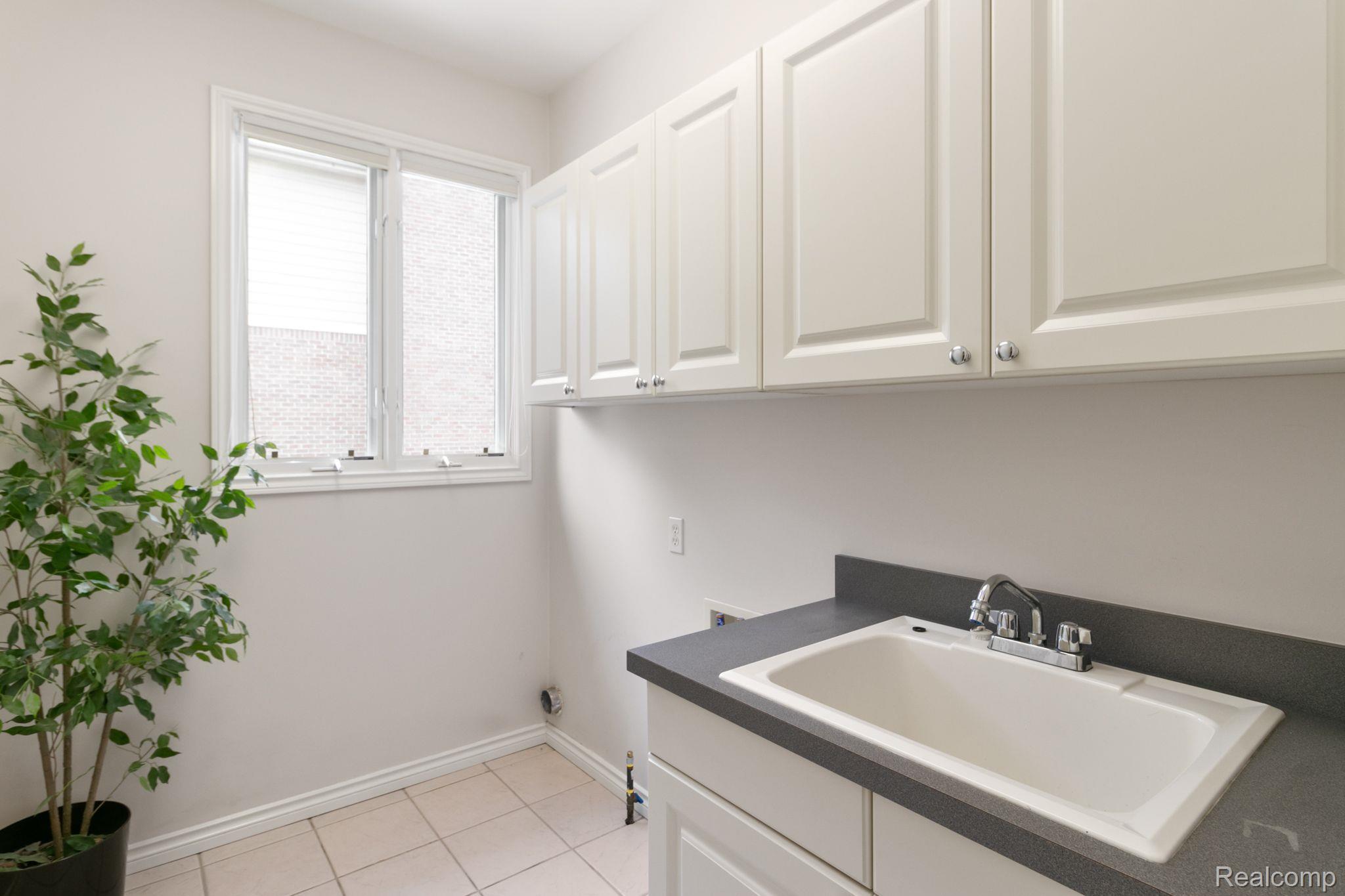 2939 North Addison Circle Rochester, MI 48306 - Photo 33 of 46 Gallery Image 33