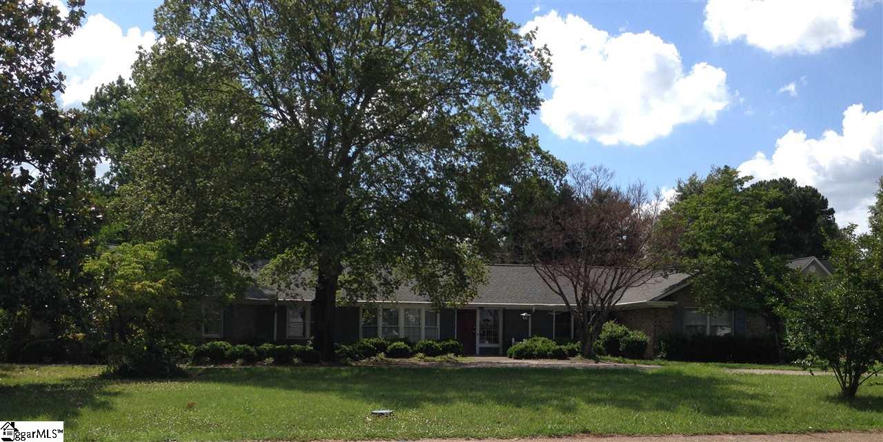 124 Ridge Road Greenville, SC 29607 - Photo 1 of 19