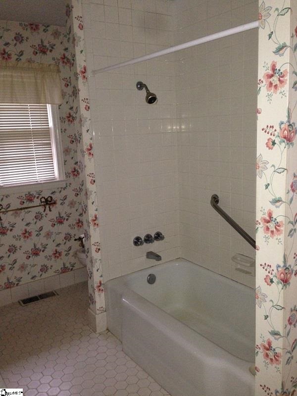 124 Ridge Road Greenville, SC 29607 - Photo 13 of 19