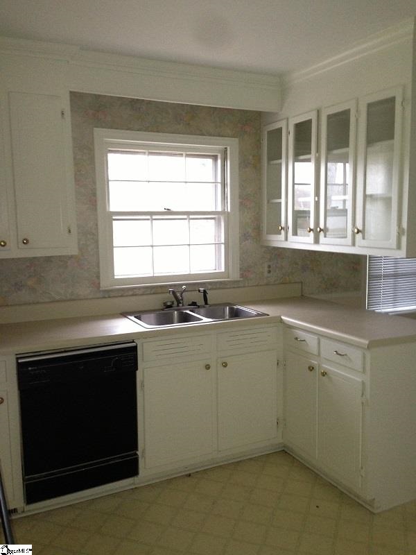 124 Ridge Road Greenville, SC 29607 - Photo 5 of 19