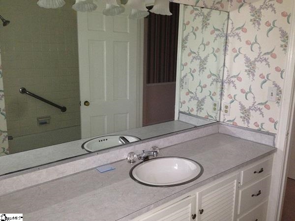 124 Ridge Road Greenville, SC 29607 - Photo 9 of 19