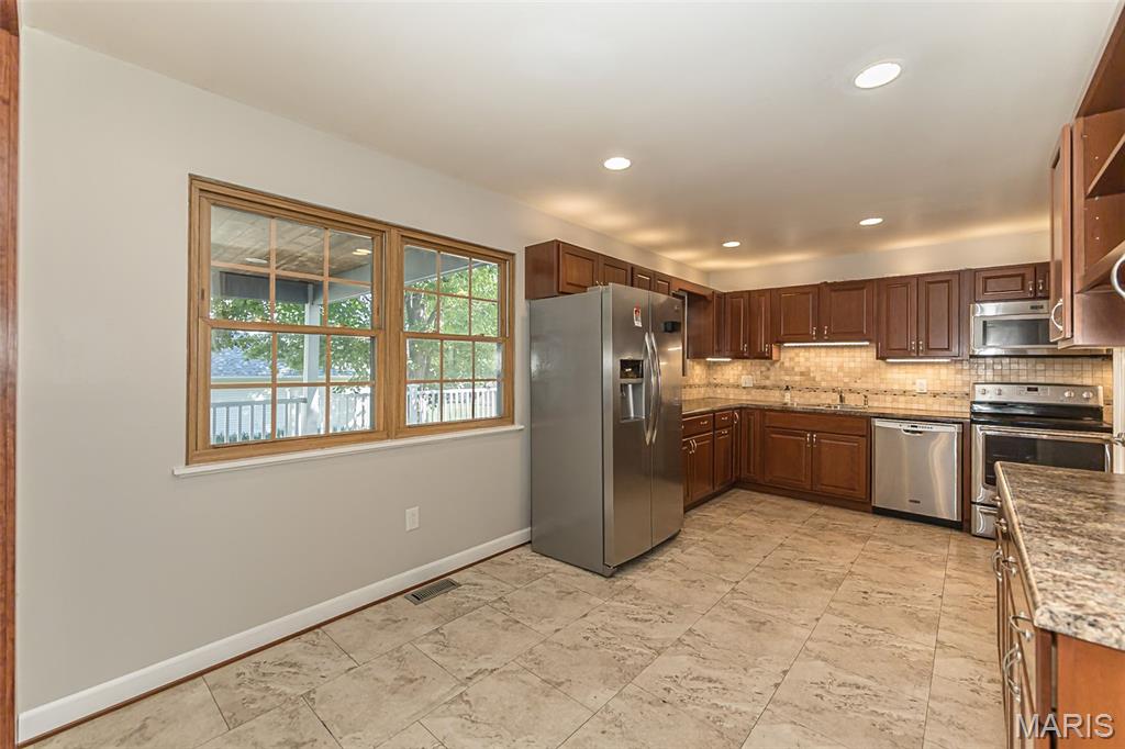 11716 Minot Drive Bridgeton, MO 63044 - Photo 15 of 59