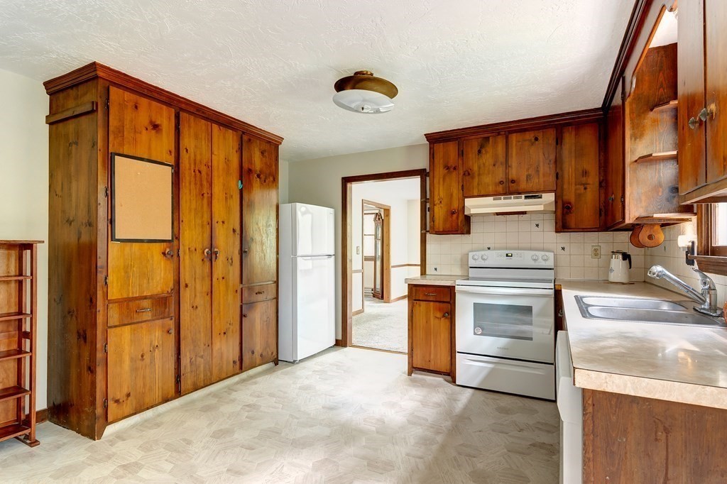 15 Johnson Road Sutton, MA 01590 - Photo 6 of 24