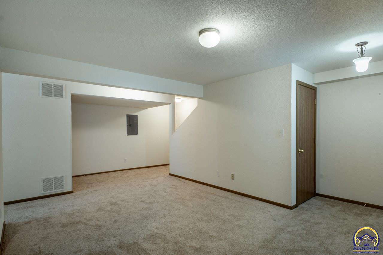 7237 Southwest 23rd Court Topeka, KS 66614 - Photo 21 of 35