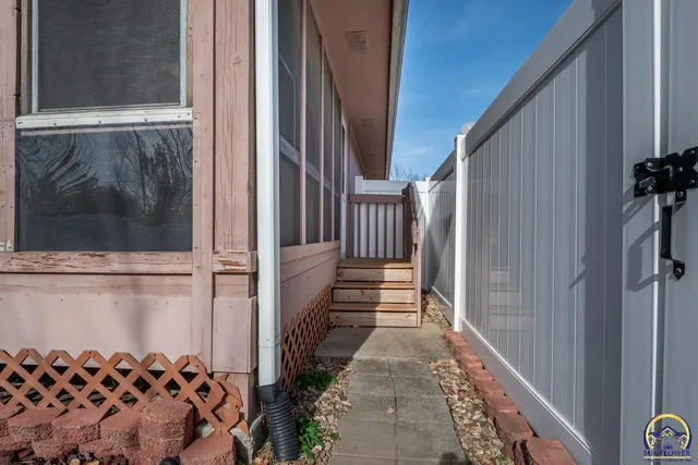 $209,900 | 7237 Southwest 23rd Court, Topeka, KS 66614