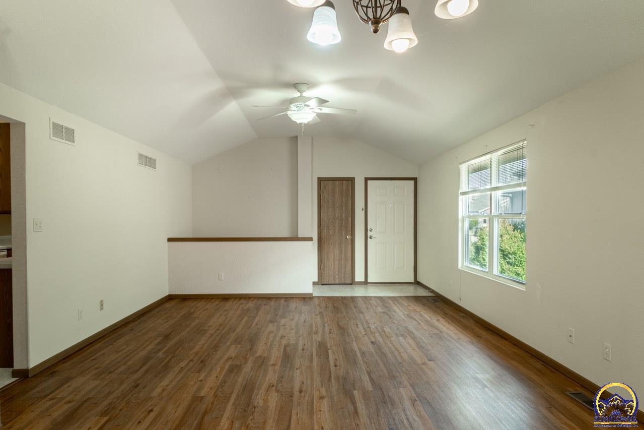 7237 Southwest 23rd Court Topeka, KS 66614 - Photo 4 of 35