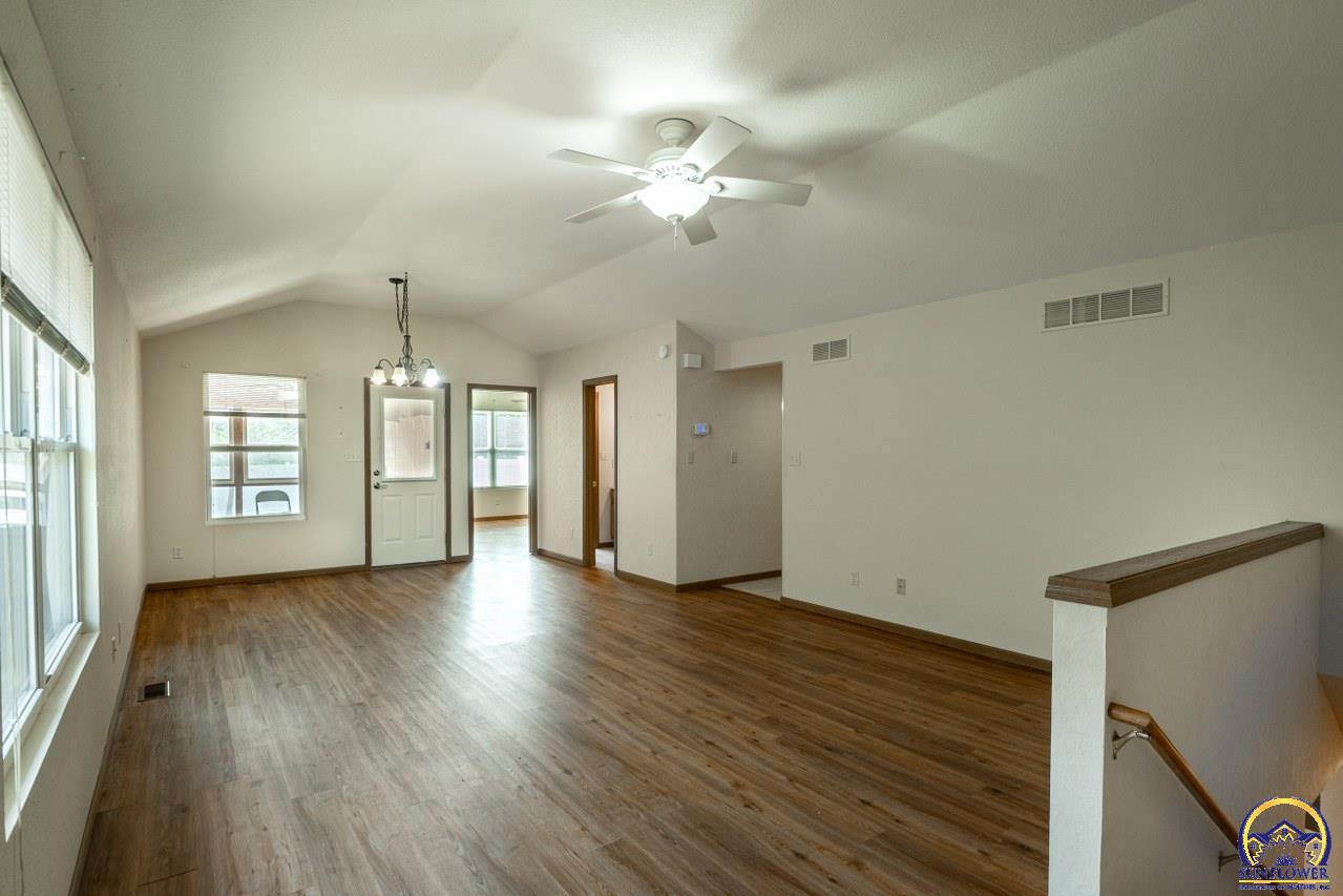 7237 Southwest 23rd Court Topeka, KS 66614 - Photo 5 of 35