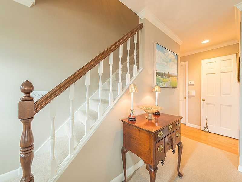 108 Noyes Neck Road Westerly, RI 02891 - Photo 7 of 23 Entry.