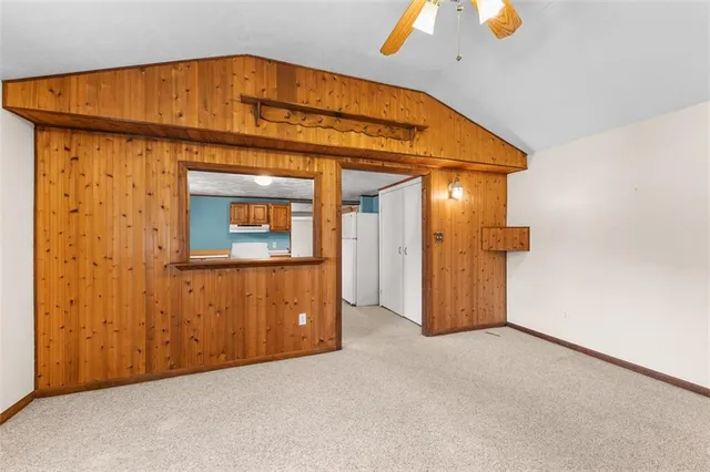 a view of a big room with closet