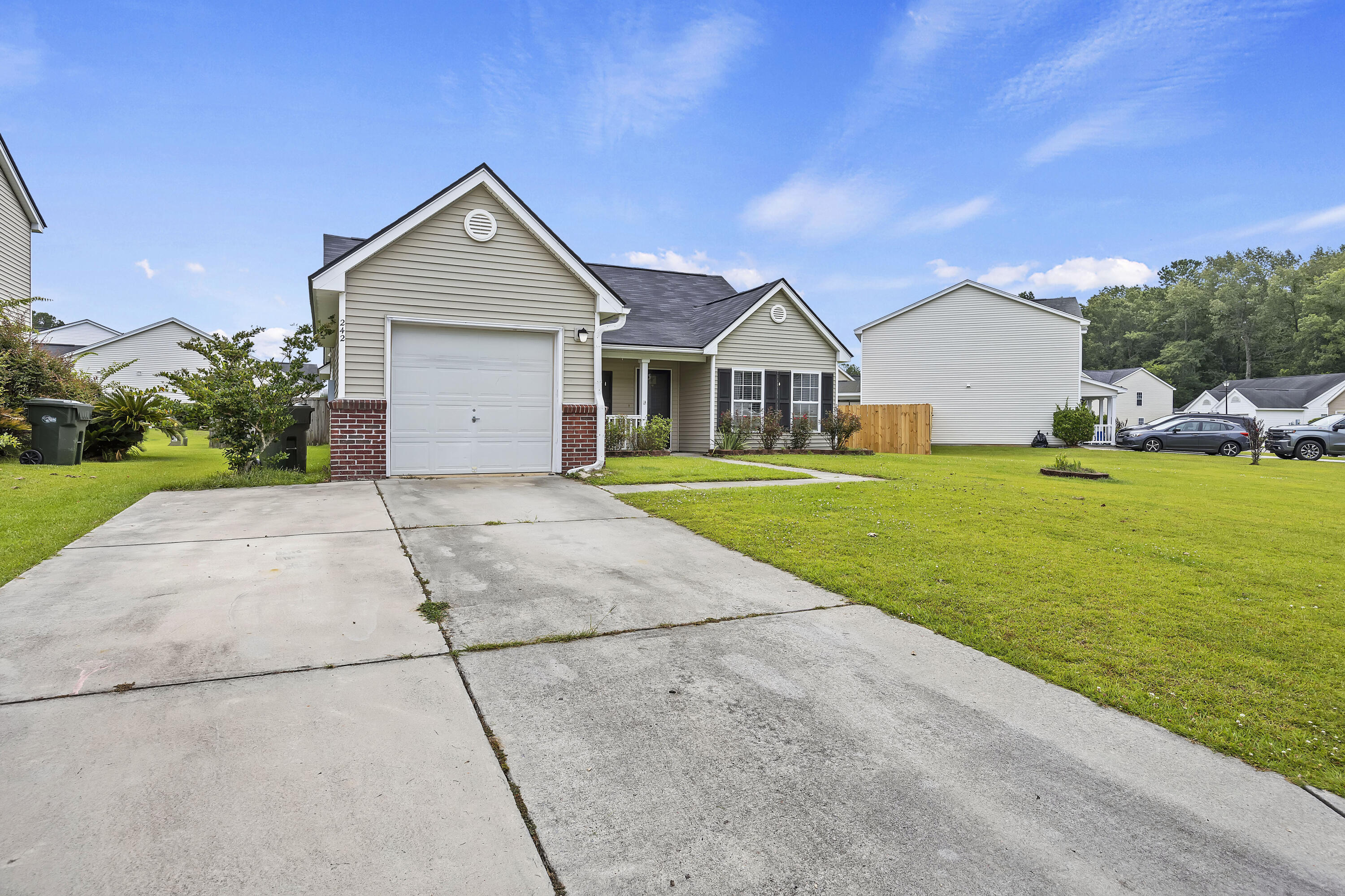 242 Border Road Goose Creek, SC 29445 - Photo 3 of 36 4L1A7452