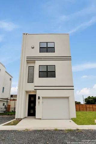 $1,800 | 1735 West Gramercy Place, Unit 201, San Antonio, TX 78201