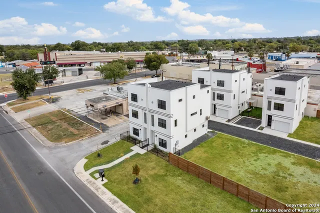 $1,800 | 1735 West Gramercy Place, Unit 201, San Antonio, TX 78201