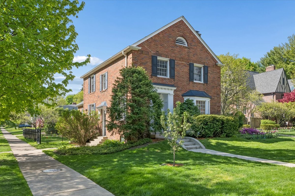 700 Kent Road Kenilworth, IL 60043 - Photo 1 of 26 Gallery Image 1