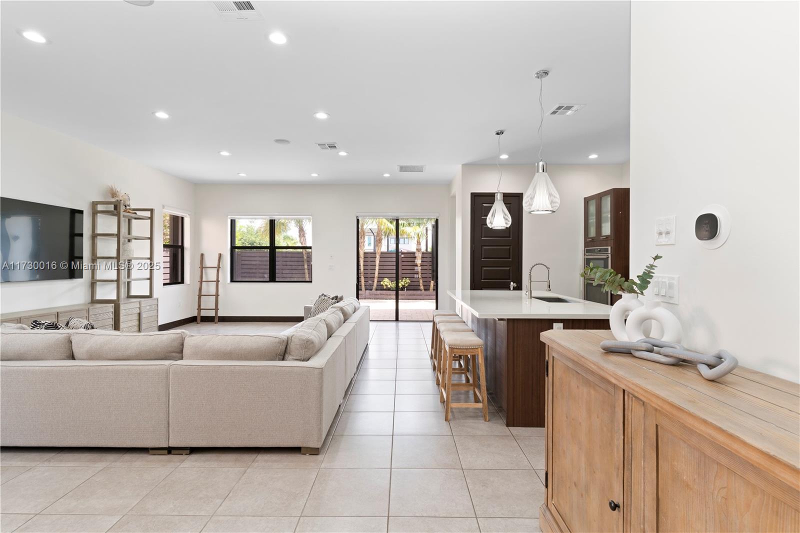 15909 Southwest 136 Way Miami, FL 33196 - Photo 11 of 51 Gallery Image 11