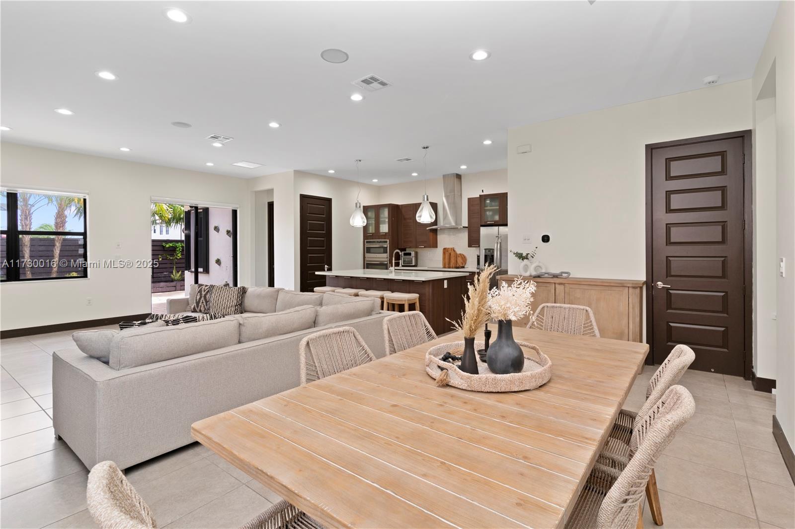 15909 Southwest 136 Way Miami, FL 33196 - Photo 13 of 51 Gallery Image 13