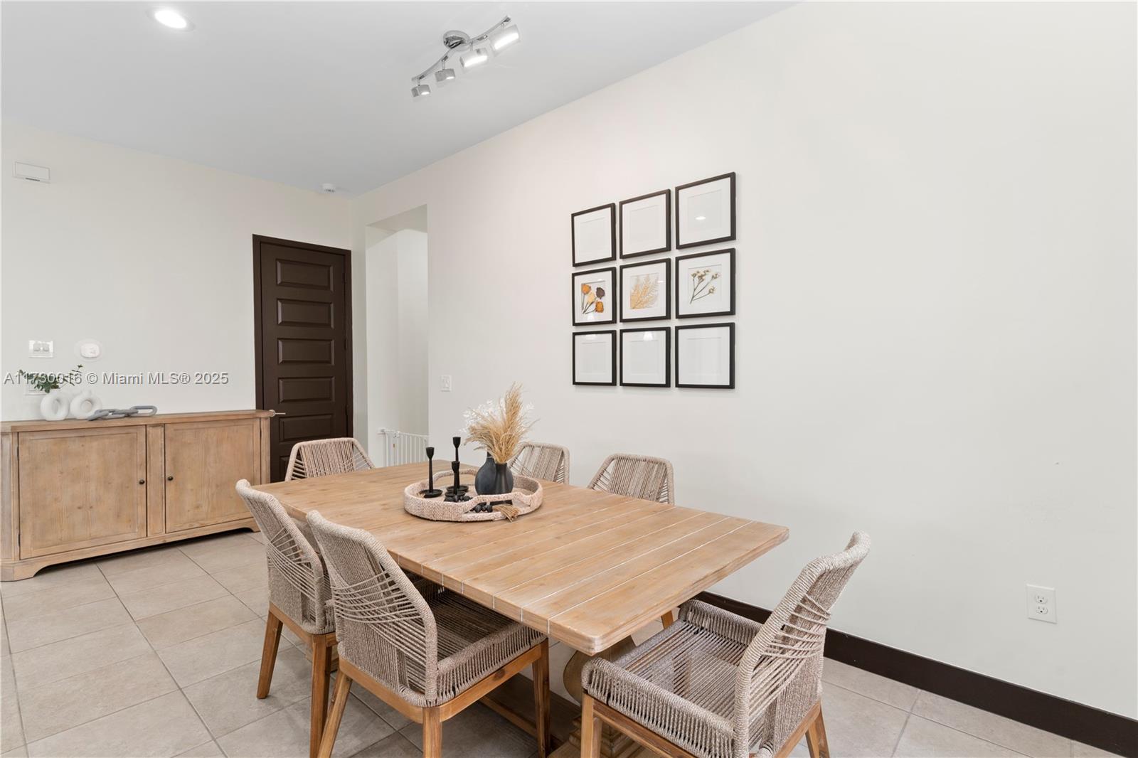 15909 Southwest 136 Way Miami, FL 33196 - Photo 14 of 51 Gallery Image 14