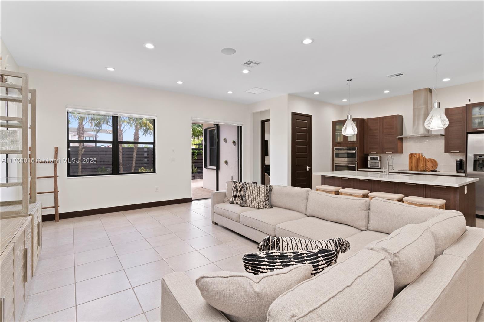 15909 Southwest 136 Way Miami, FL 33196 - Photo 16 of 51 Gallery Image 16