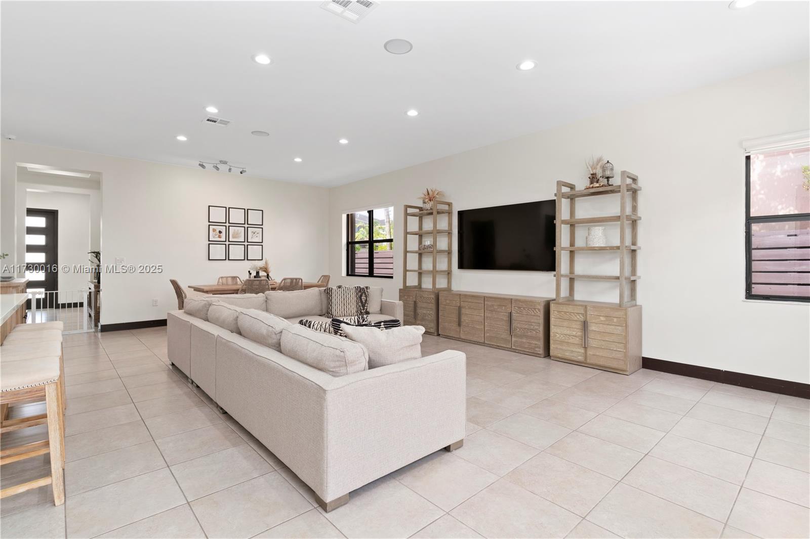 15909 Southwest 136 Way Miami, FL 33196 - Photo 18 of 51 Gallery Image 18