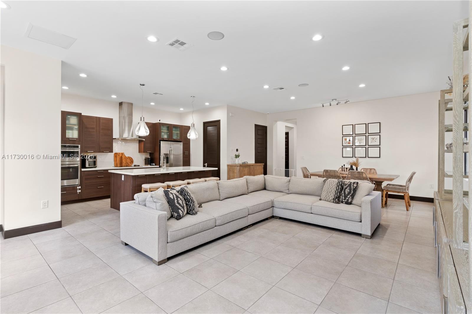 15909 Southwest 136 Way Miami, FL 33196 - Photo 3 of 51 Gallery Image 3