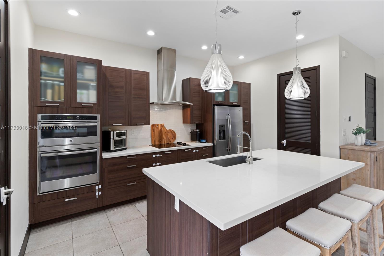 15909 Southwest 136 Way Miami, FL 33196 - Photo 5 of 51 Gallery Image 5