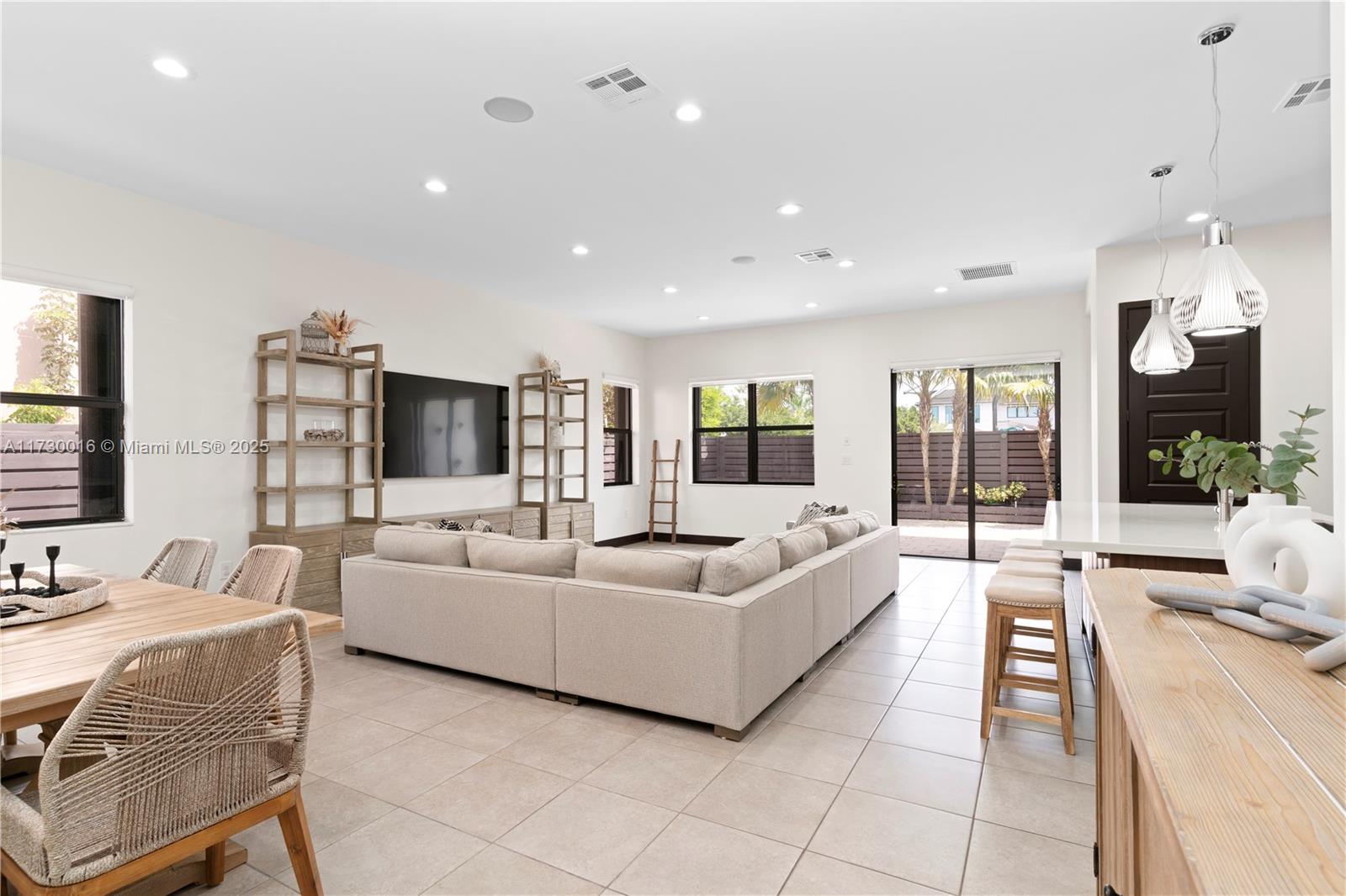 15909 Southwest 136 Way Miami, FL 33196 - Photo 10 of 51 Gallery Image 10