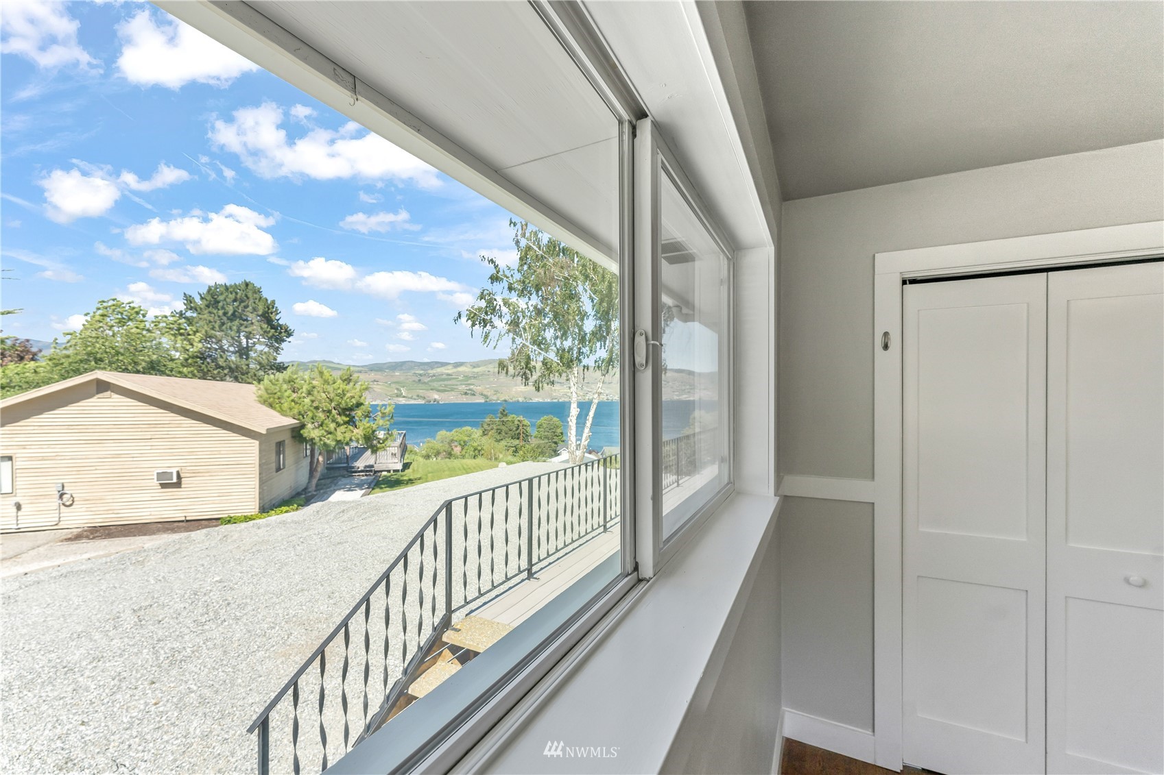 1969 South Lakeshore Road Chelan, WA 98816 - Photo 7 of 37 Gallery Image 7