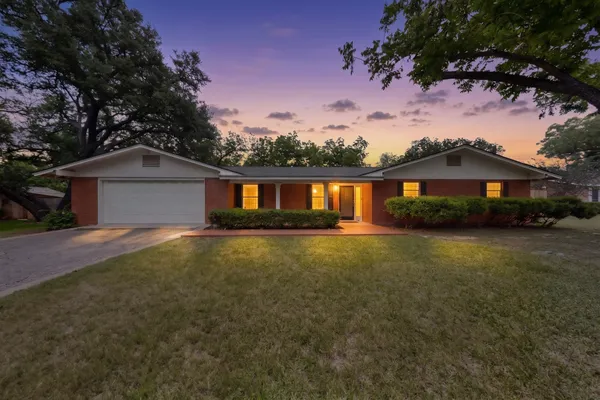 $3,995 | 11903 Mustang Chase, Austin, TX 78727