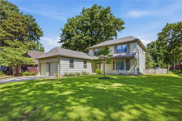 $450,000 | 8500 West 72nd Street, Overland Park, KS 66204