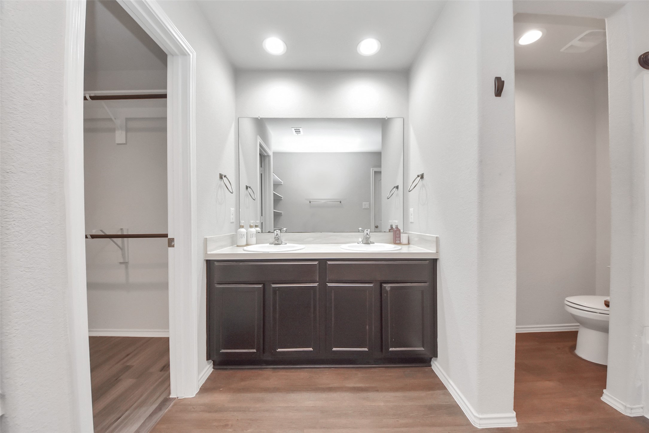 1227 Baja Vista Way Channelview, TX 77530 - Photo 11 of 25 a bathroom with a sink and a mirror