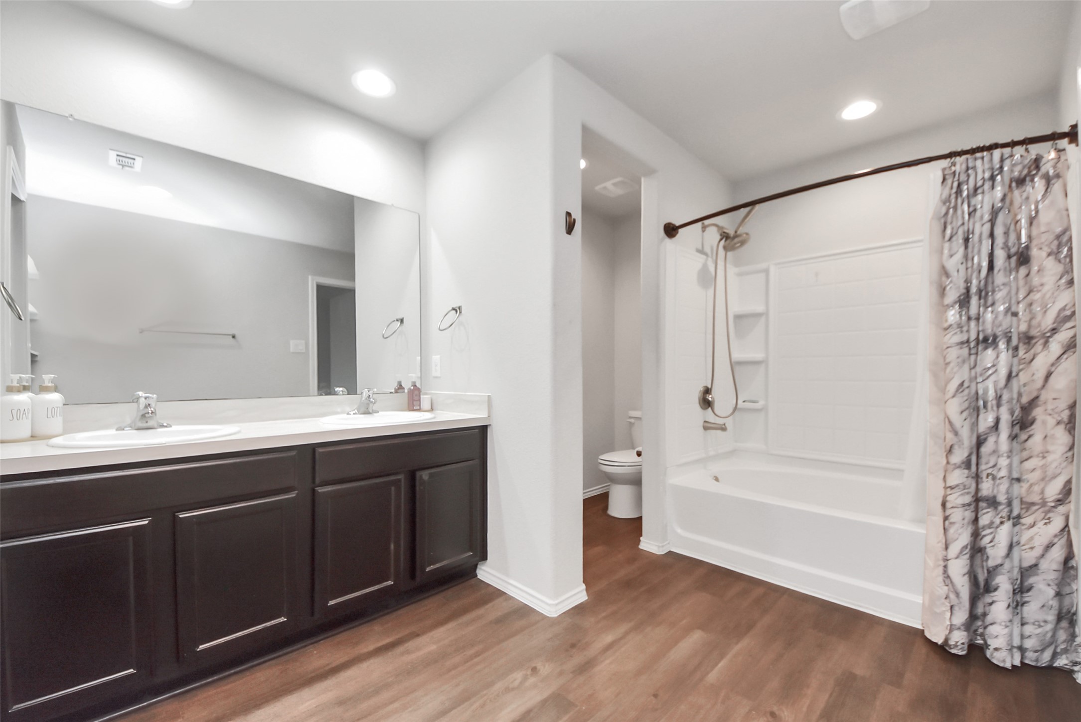 1227 Baja Vista Way Channelview, TX 77530 - Photo 15 of 25 a spacious bathroom with a tub sink shower and mirror