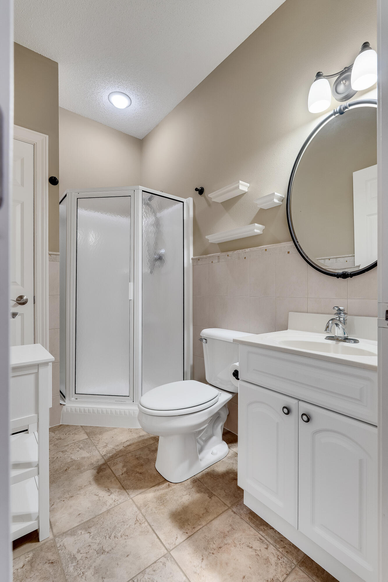 510 Green Coulee Road, Unit 3 Onalaska, WI 54650 - Photo 17 of 26 Guest Bathroom