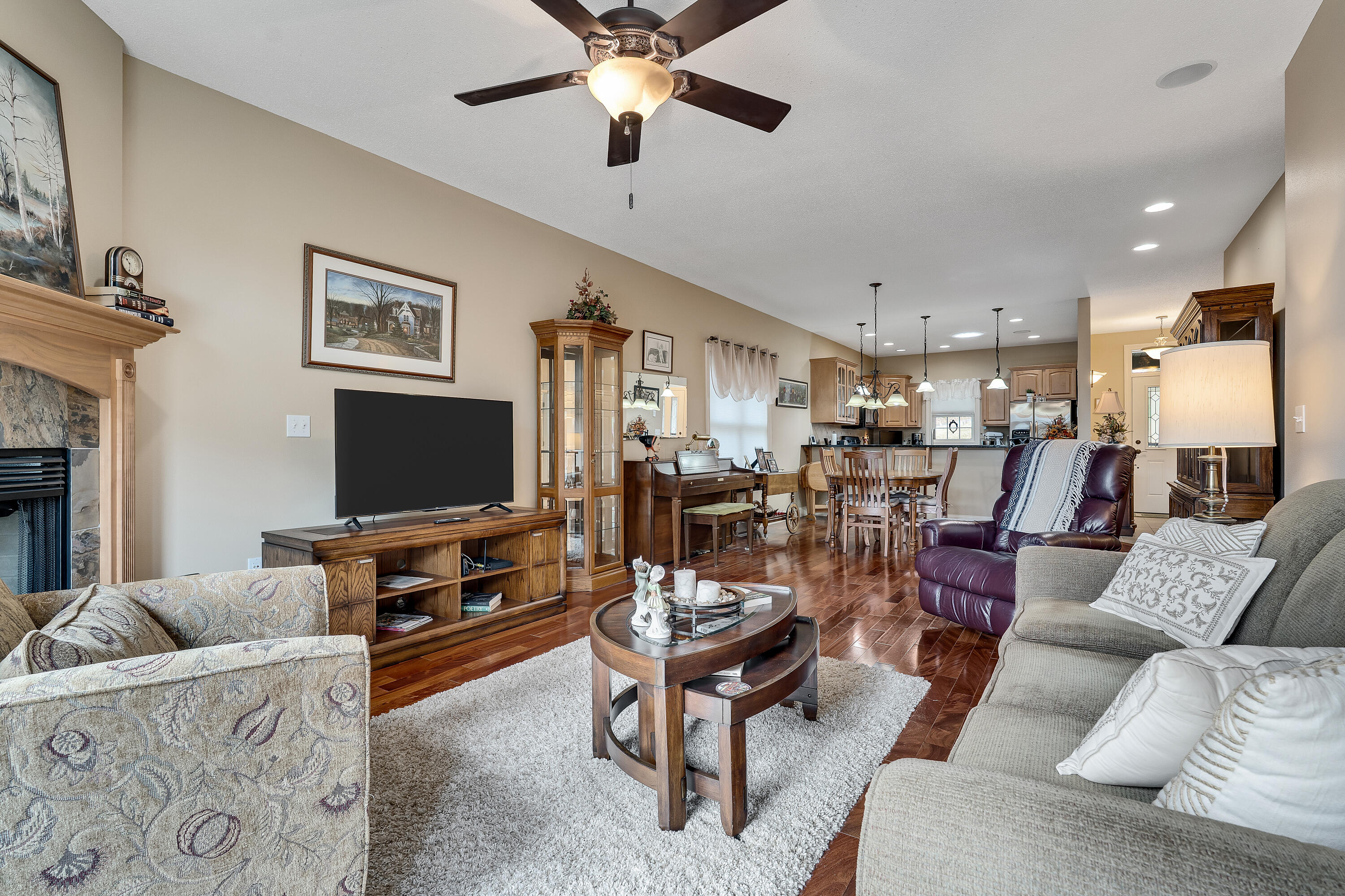 510 Green Coulee Road, Unit 3 Onalaska, WI 54650 - Photo 18 of 26 Living Room/Dining Room
