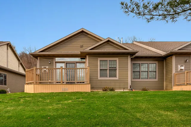 $385,000 | 510 Green Coulee Road, Unit 3, Onalaska, WI 54650