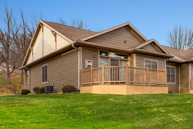 $385,000 | 510 Green Coulee Road, Unit 3, Onalaska, WI 54650