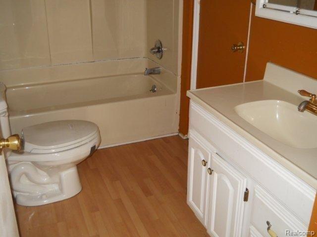 1220 Avon Manor Road Rochester, MI 48307 - Photo 14 of 14 261-949592 Bathroom.jpg
