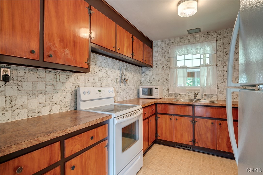 511 Rita Drive Clay, NY 13212 - Photo 21 of 41