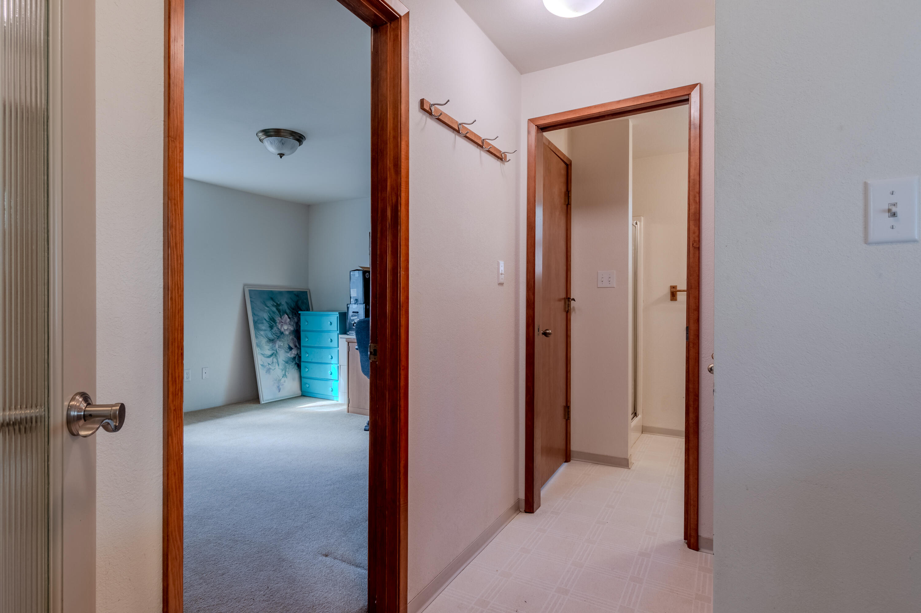 10950 Ramsey Road Gold Hill, OR 97525 - Photo 23 of 59 Mudroom looking into second bedroom and bathroom
