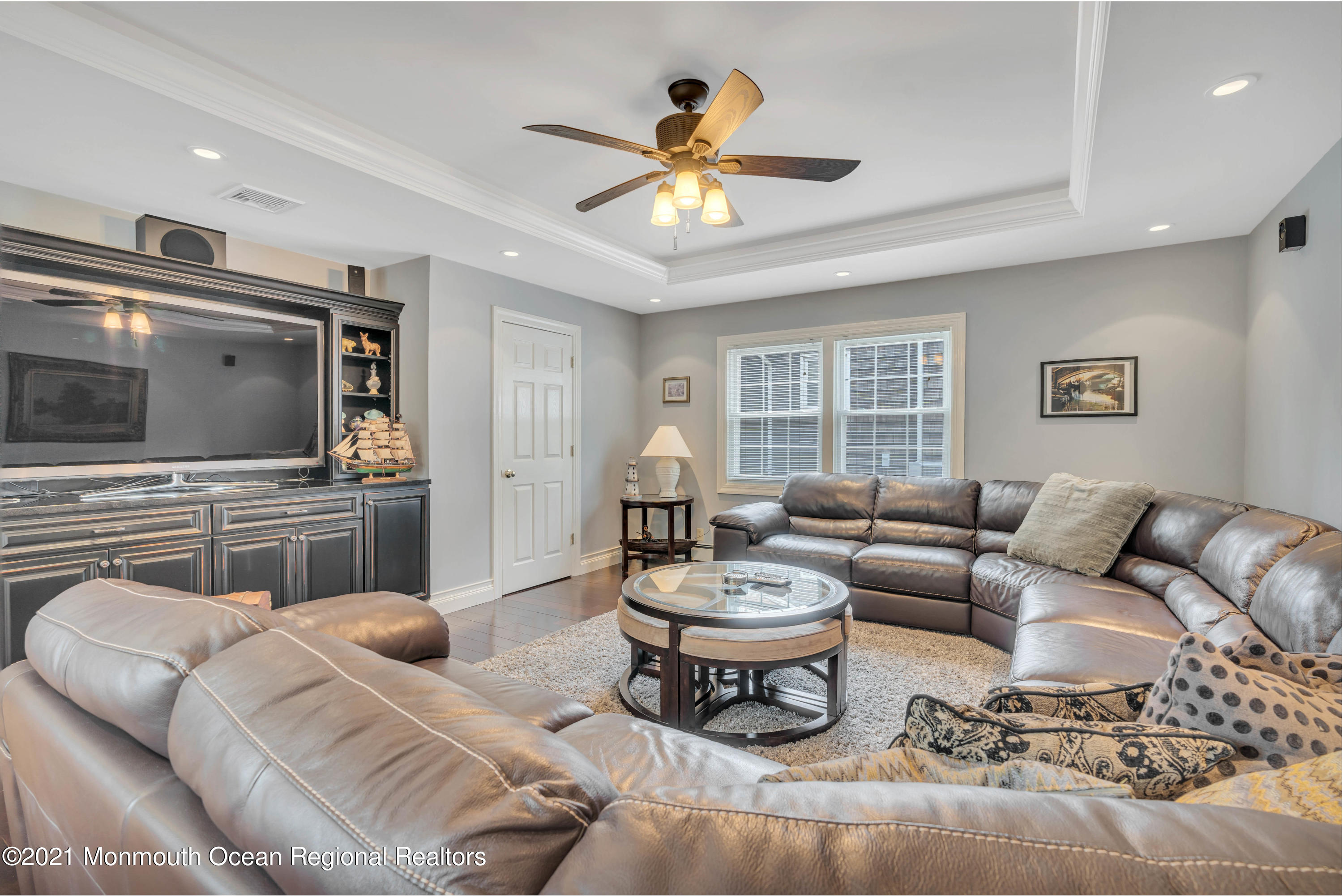 586 Harbor Road Brick, NJ 08724 - Photo 11 of 34 586 Harbor Road great room