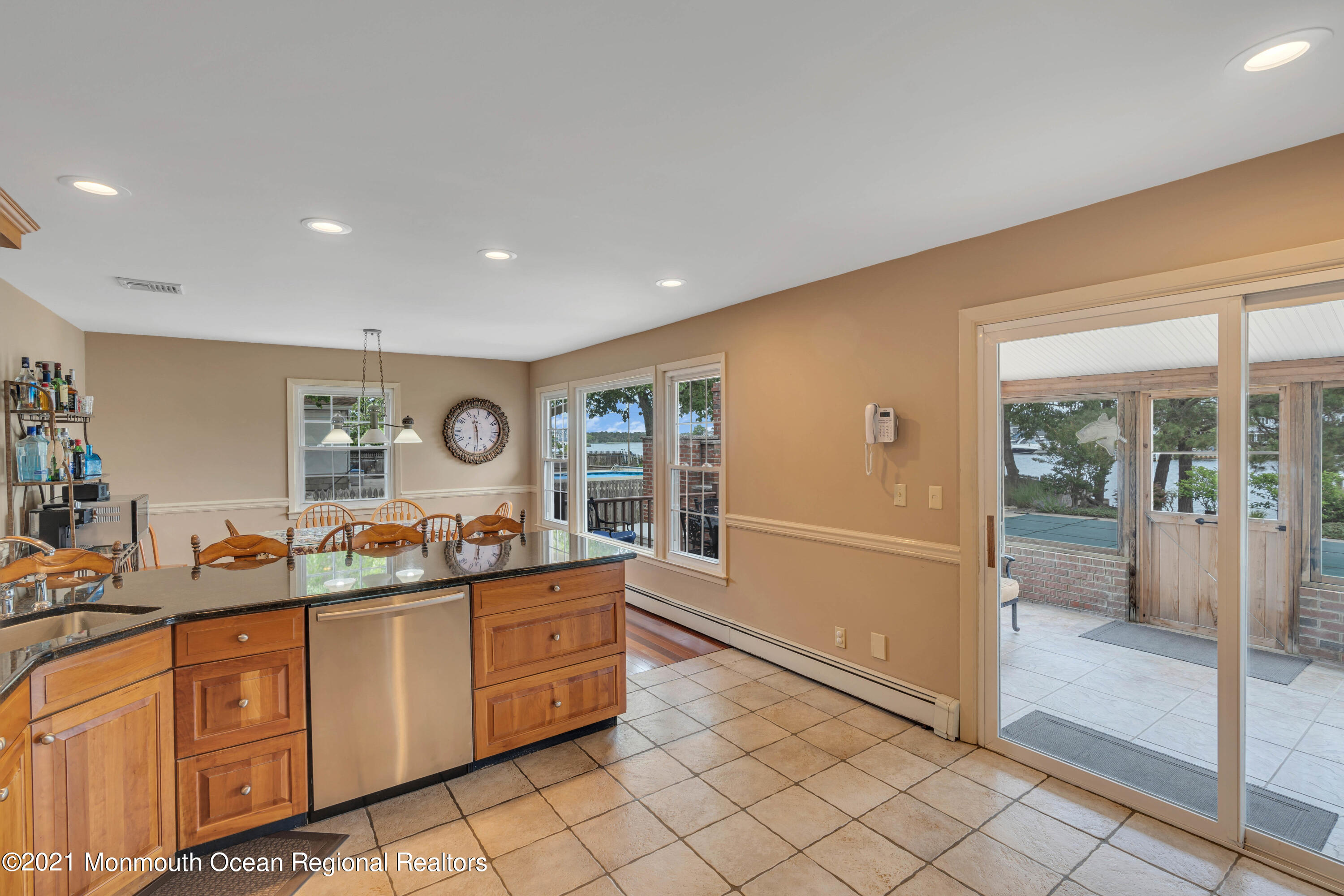 586 Harbor Road Brick, NJ 08724 - Photo 5 of 34 586 Harbor Kitchen.jpg 1