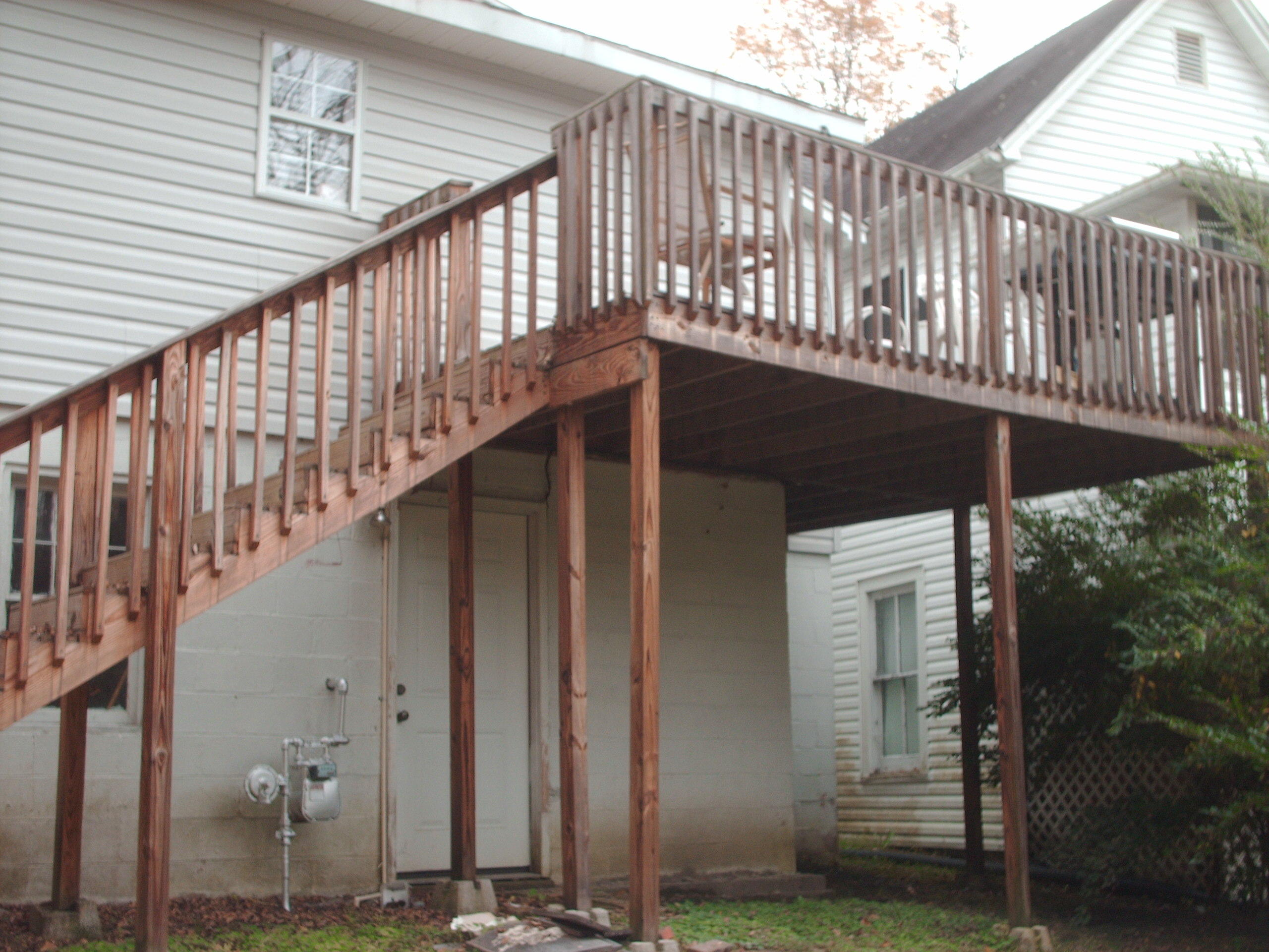 309 Englewood Road Middlesboro, KY 40965 - Photo 2 of 4 back deck