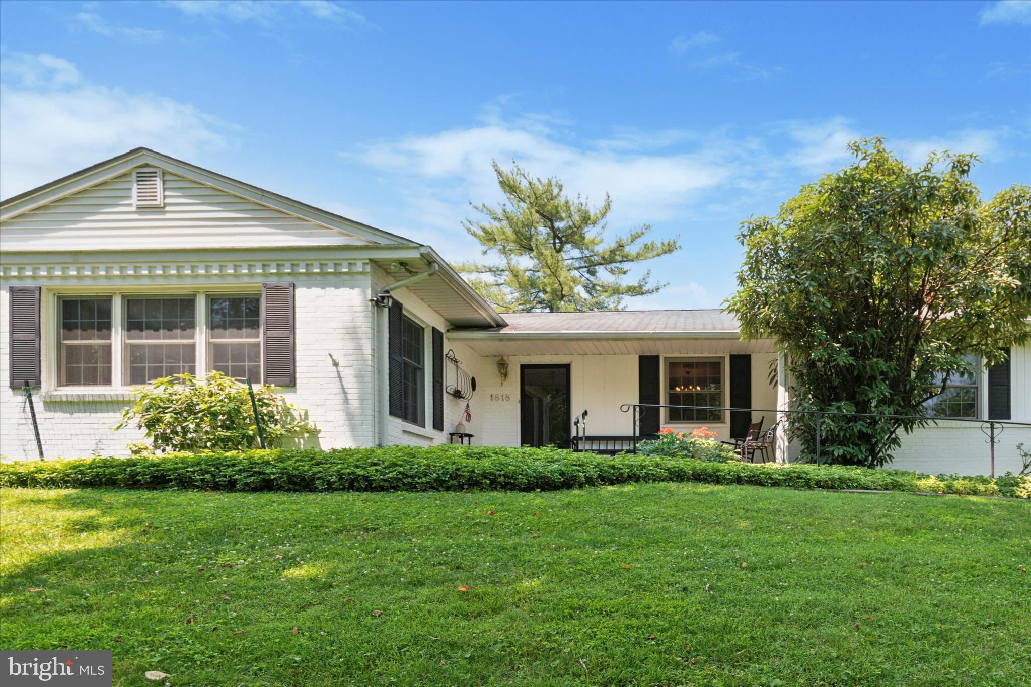 1818 Spring Valley Road Springfield, PA 19064 - Photo 3 of 33