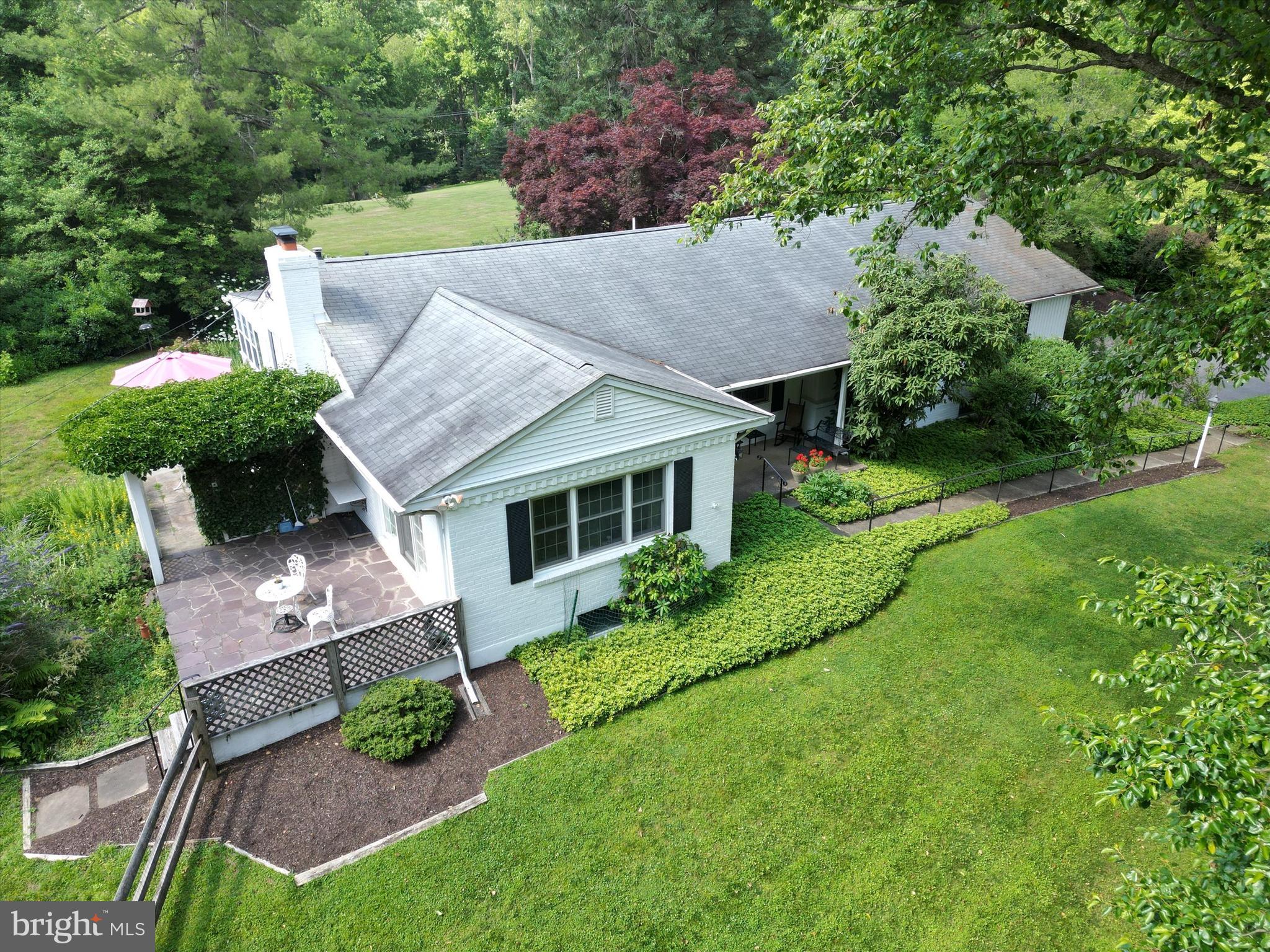 1818 Spring Valley Road Springfield, PA 19064 - Photo 5 of 33