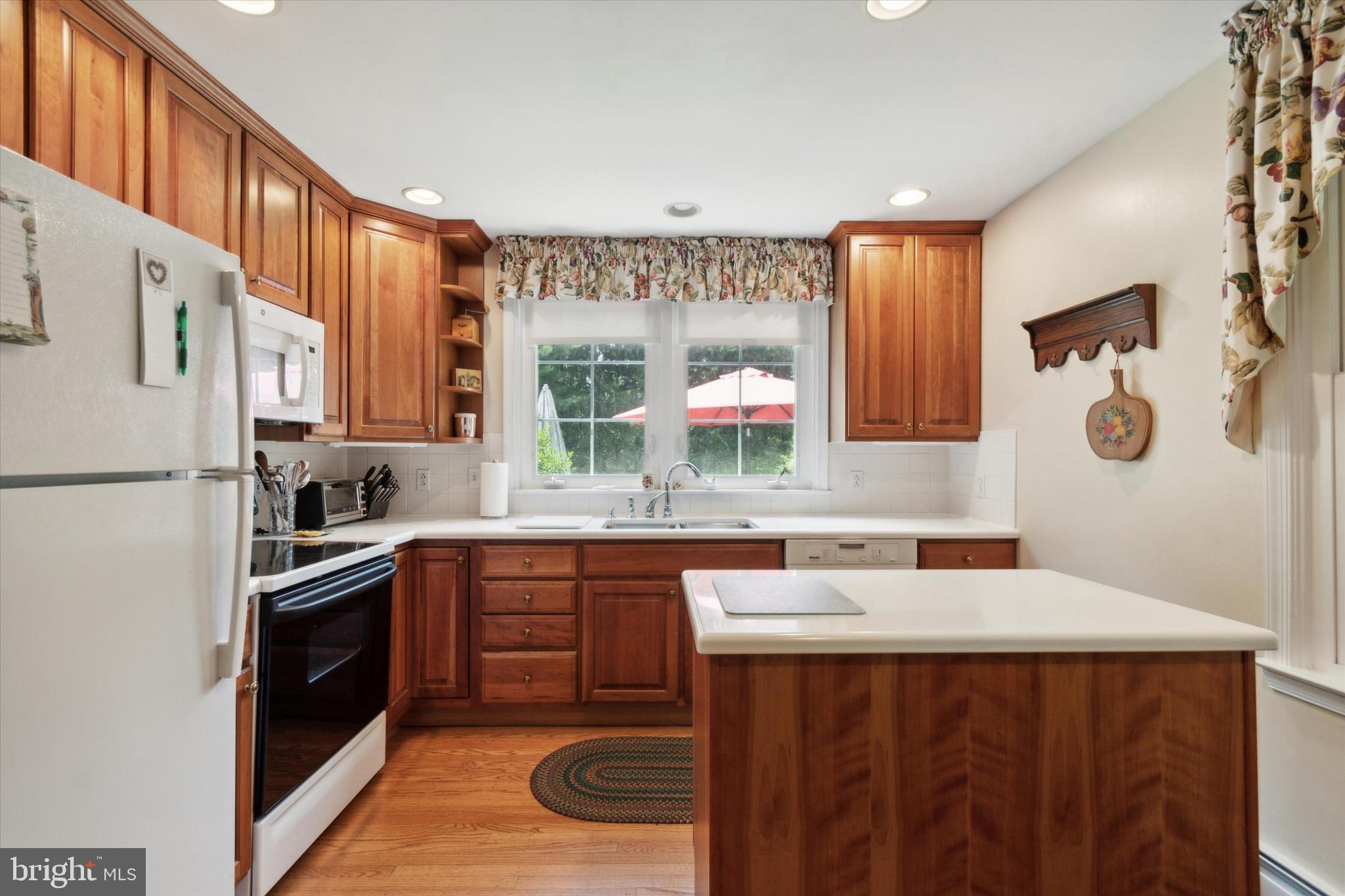 1818 Spring Valley Road Springfield, PA 19064 - Photo 7 of 33