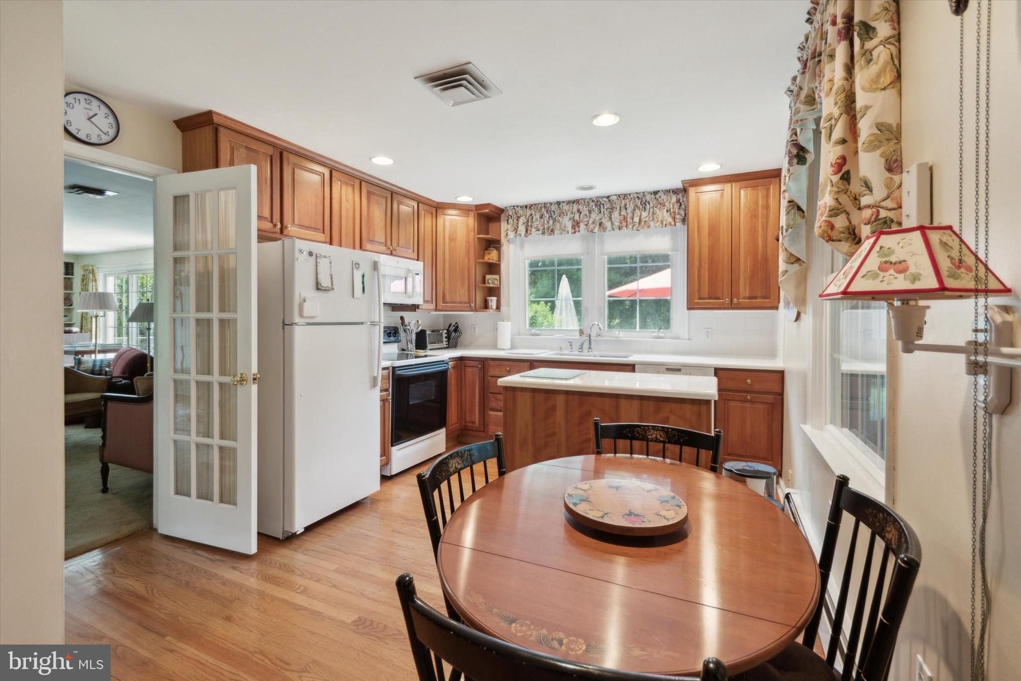 1818 Spring Valley Road Springfield, PA 19064 - Photo 8 of 33